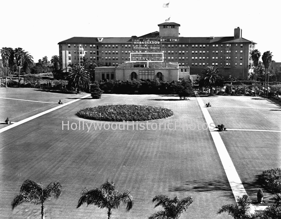 Ambassador Hotel 1943.jpg